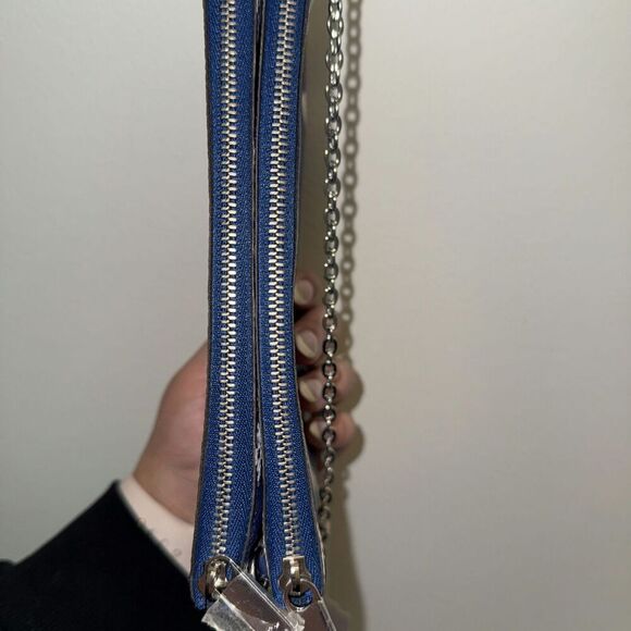 Louis Vuitton Escale Double Zip Pochette in Blue Monogram Giant - Picture 5 of 10